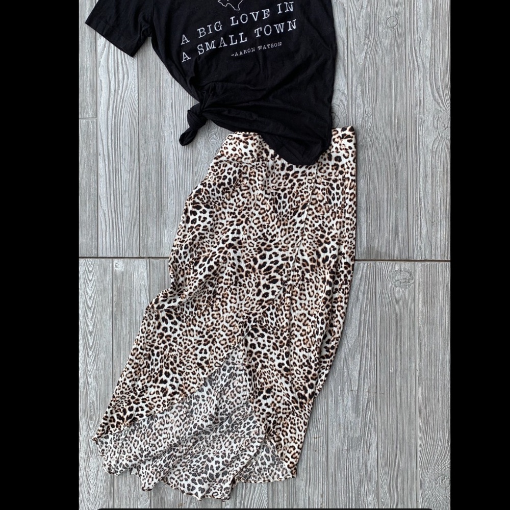 🐆 Leopard 🐆 Print    Hi-Low Skirt   EUC